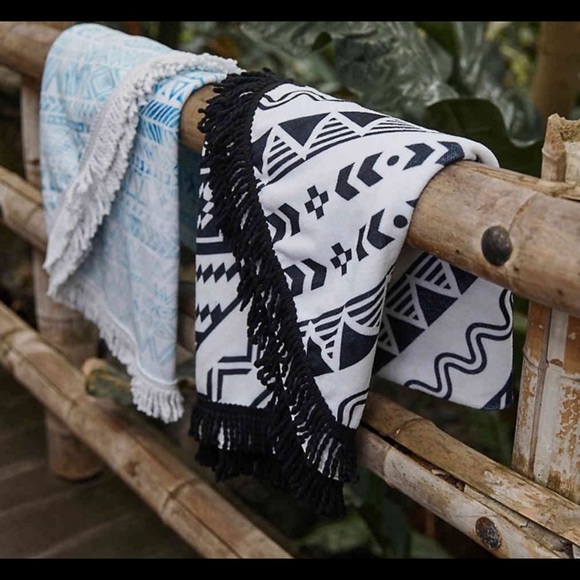 DSW Beach Blanket - Picture 3 of 7